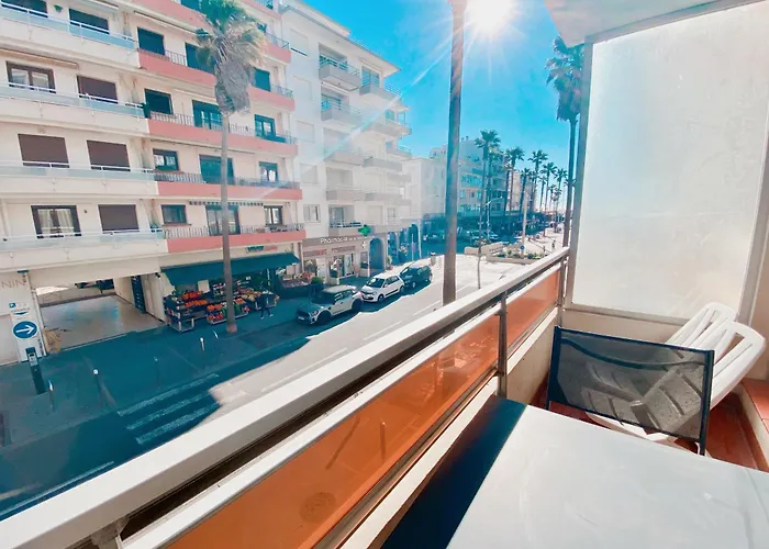 A 100m De La Avec Balcon - 66 Lejlighed *