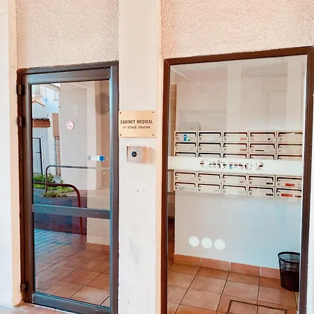 A 100m De La Avec Balcon - 66 *