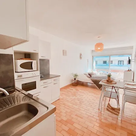 A 100m De La Avec Balcon - 66