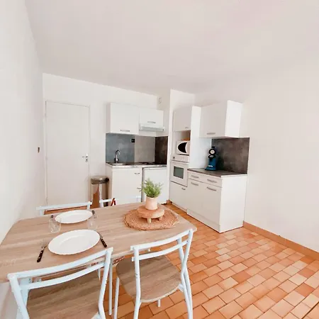 A 100m De La Avec Balcon - 66 Апартаменты
