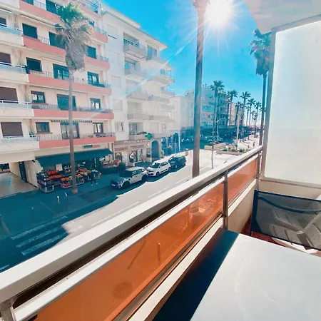 A 100m De La Avec Balcon - 66 Апартаменты *