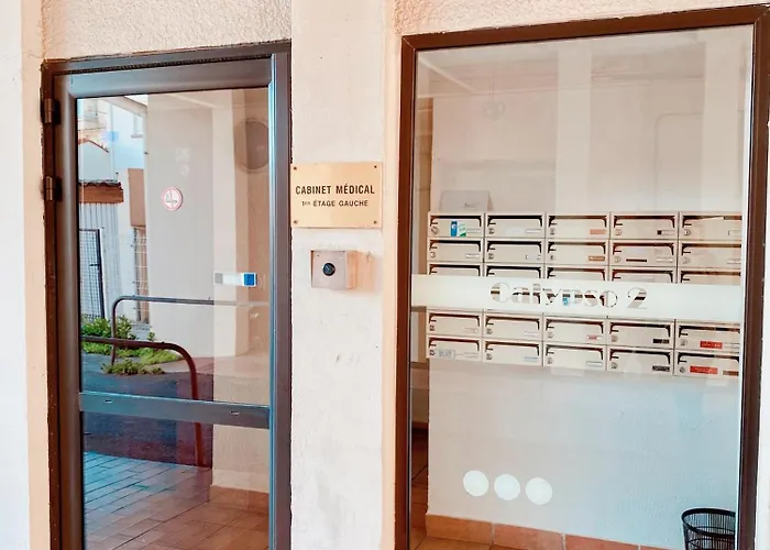 A 100m De La Avec Balcon - 66 *