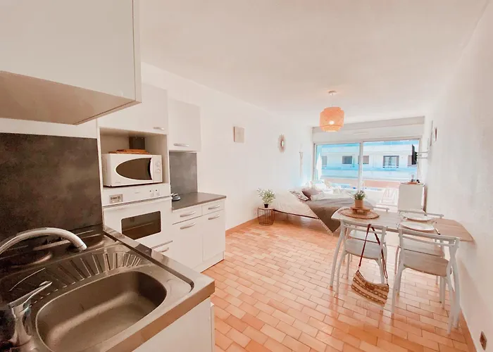 A 100m De La Avec Balcon - 66